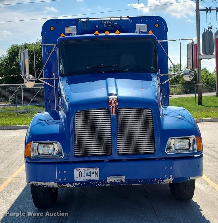 image for item BR9791 2001 Kenworth T300  delivery truck