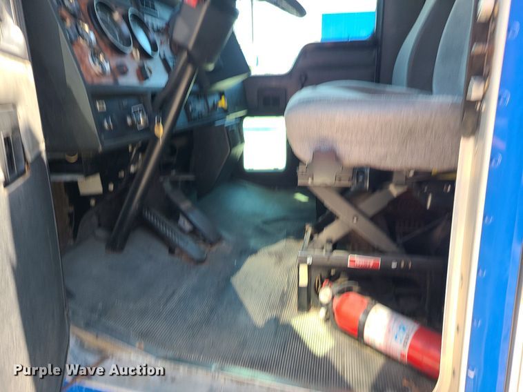 image for item BR9791 2001 Kenworth T300  delivery truck