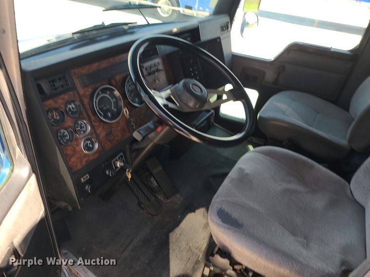 image for item BR9791 2001 Kenworth T300  delivery truck