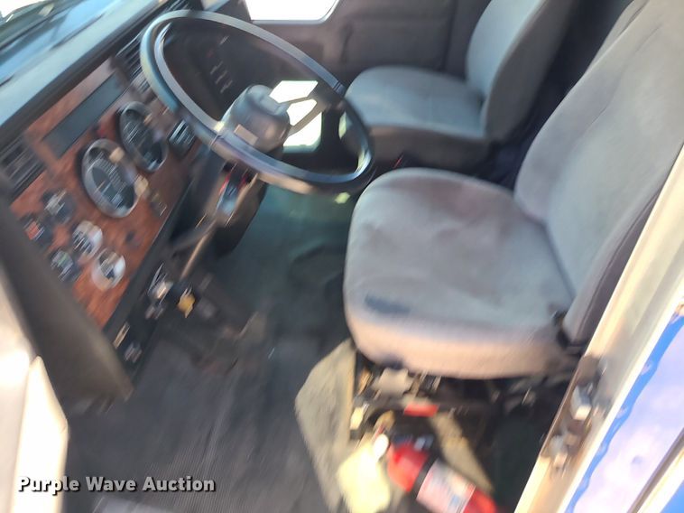 image for item BR9791 2001 Kenworth T300  delivery truck