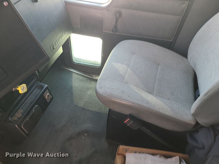 image for item BR9791 2001 Kenworth T300  delivery truck