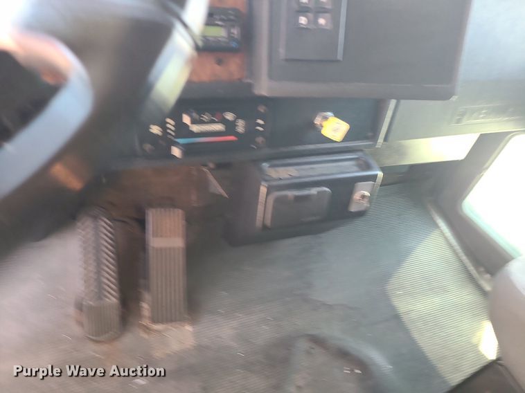 image for item BR9791 2001 Kenworth T300  delivery truck