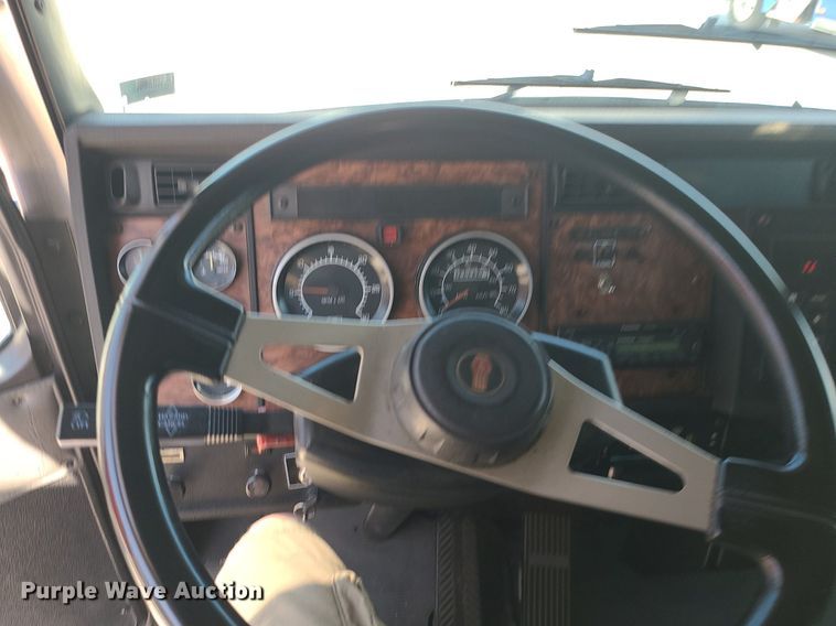 image for item BR9791 2001 Kenworth T300  delivery truck