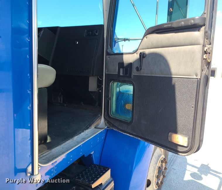 image for item BR9791 2001 Kenworth T300  delivery truck