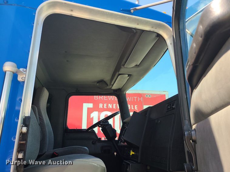 image for item BR9791 2001 Kenworth T300  delivery truck