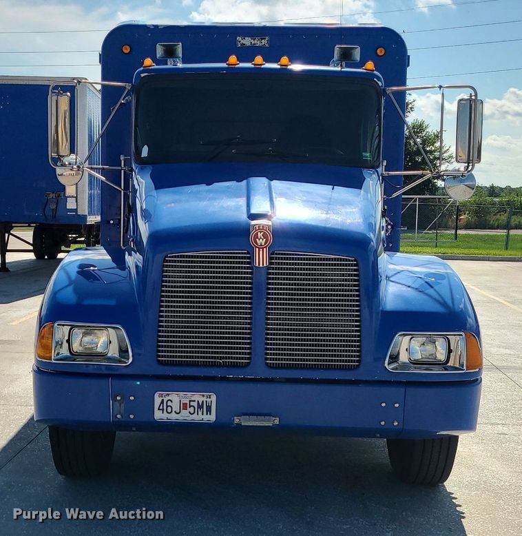 image for item BR9792 2001 Kenworth T300  delivery truck
