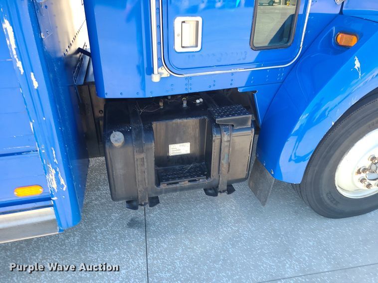 image for item BR9792 2001 Kenworth T300  delivery truck