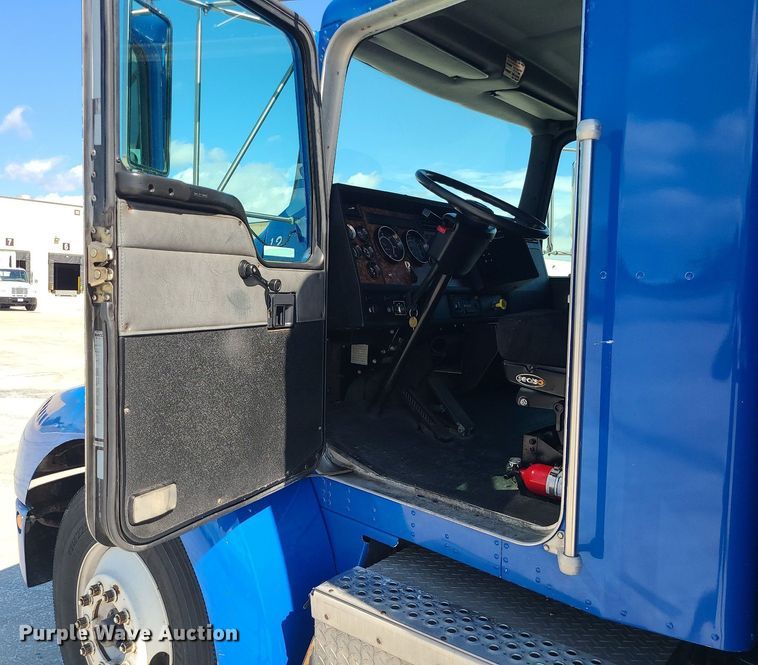 image for item BR9792 2001 Kenworth T300  delivery truck