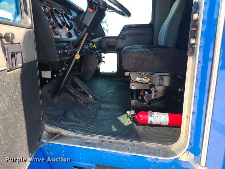 image for item BR9792 2001 Kenworth T300  delivery truck