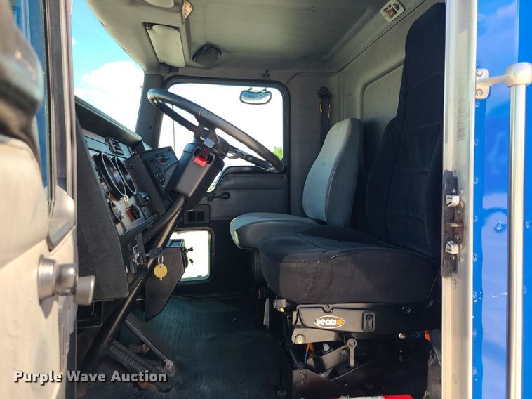 image for item BR9792 2001 Kenworth T300  delivery truck