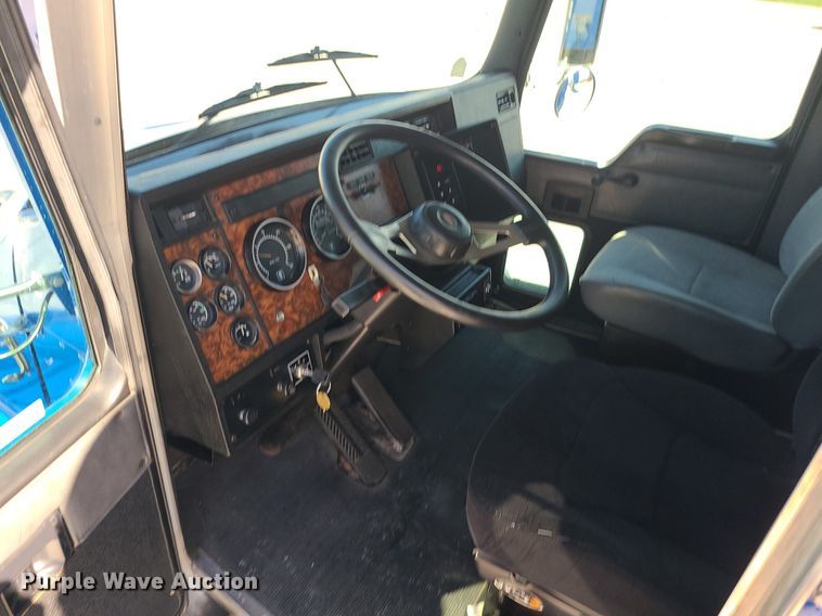 image for item BR9792 2001 Kenworth T300  delivery truck