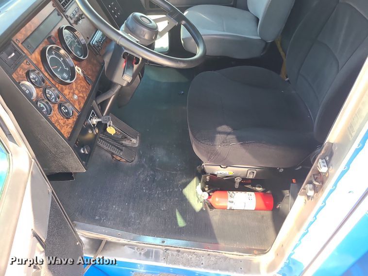 image for item BR9792 2001 Kenworth T300  delivery truck