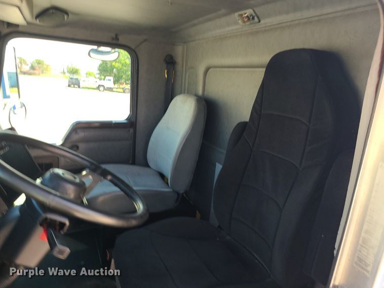 image for item BR9792 2001 Kenworth T300  delivery truck