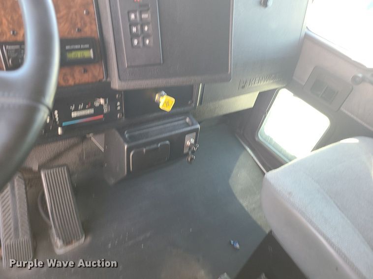 image for item BR9792 2001 Kenworth T300  delivery truck