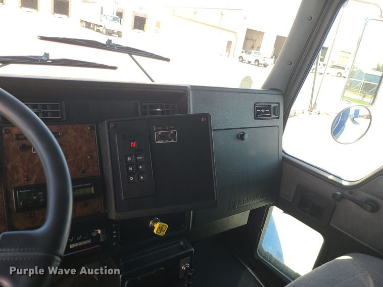 image for item BR9792 2001 Kenworth T300  delivery truck