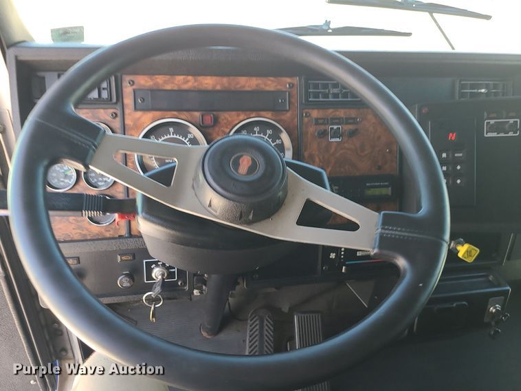 image for item BR9792 2001 Kenworth T300  delivery truck