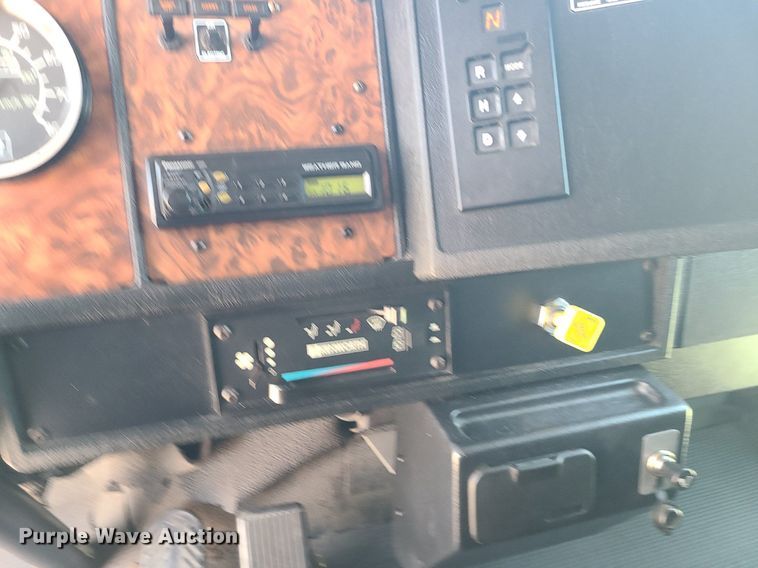 image for item BR9792 2001 Kenworth T300  delivery truck