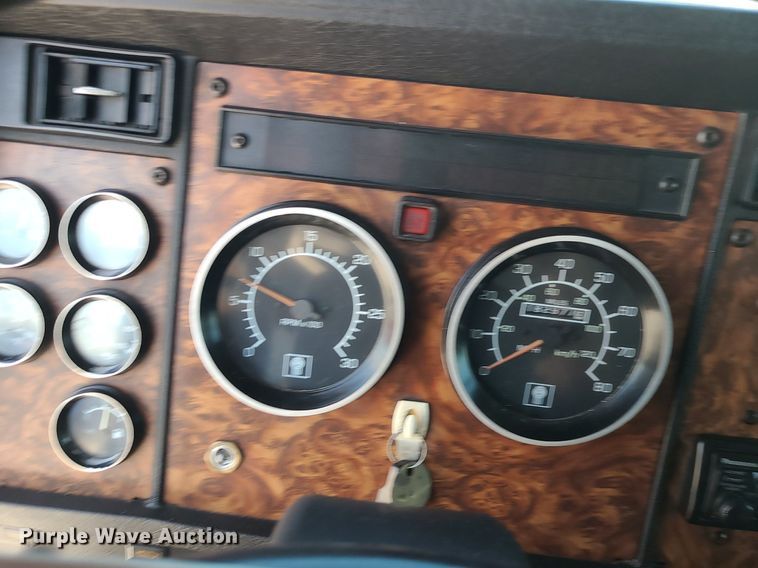 image for item BR9792 2001 Kenworth T300  delivery truck