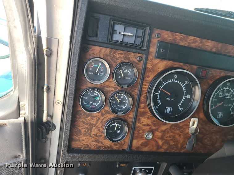 image for item BR9792 2001 Kenworth T300  delivery truck