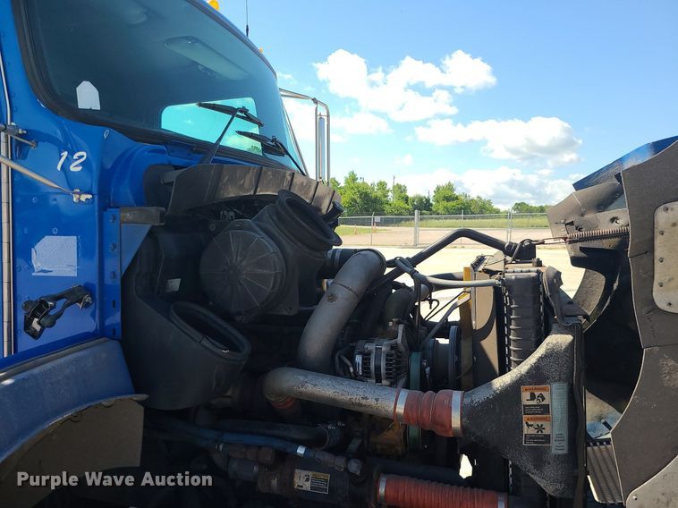 image for item BR9792 2001 Kenworth T300  delivery truck