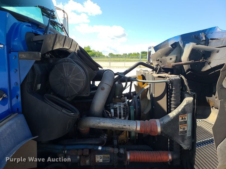 image for item BR9792 2001 Kenworth T300  delivery truck