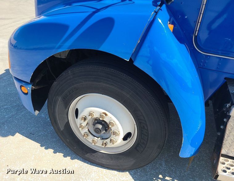 image for item BR9792 2001 Kenworth T300  delivery truck