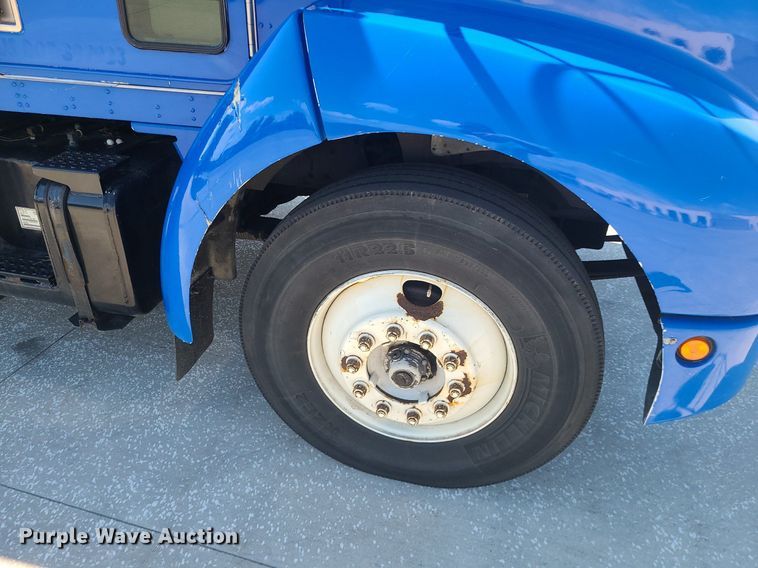 image for item BR9792 2001 Kenworth T300  delivery truck