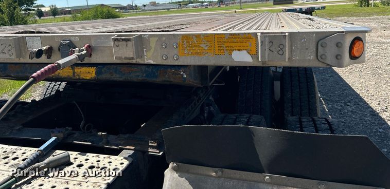 image for item DI7853 2002 Utility Trailers  flatbed trailer