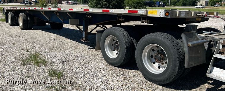 image for item DI7853 2002 Utility Trailers  flatbed trailer