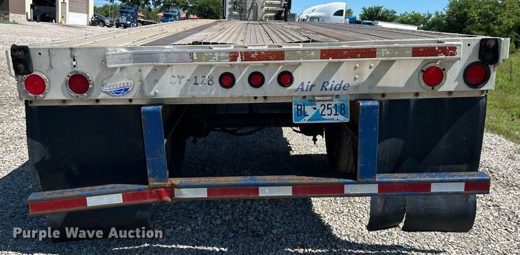 image for item DI7853 2002 Utility Trailers  flatbed trailer