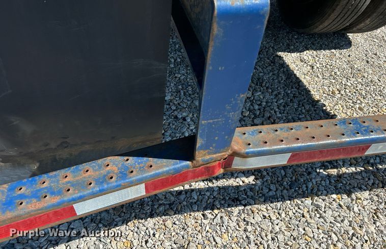 image for item DI7853 2002 Utility Trailers  flatbed trailer