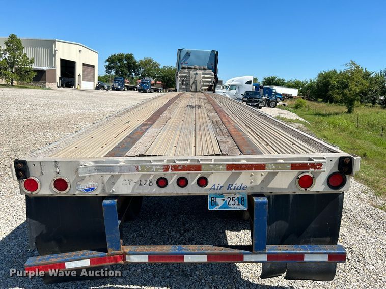 image for item DI7853 2002 Utility Trailers  flatbed trailer