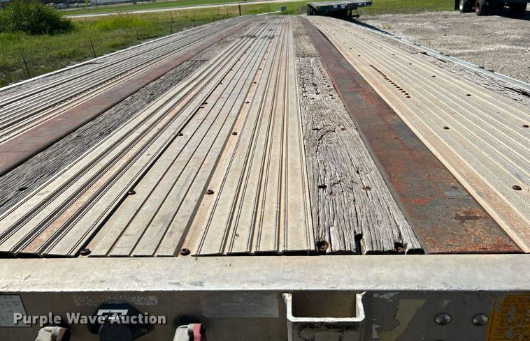 image for item DI7853 2002 Utility Trailers  flatbed trailer