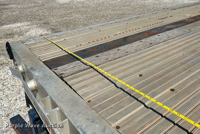 image for item DI7853 2002 Utility Trailers  flatbed trailer