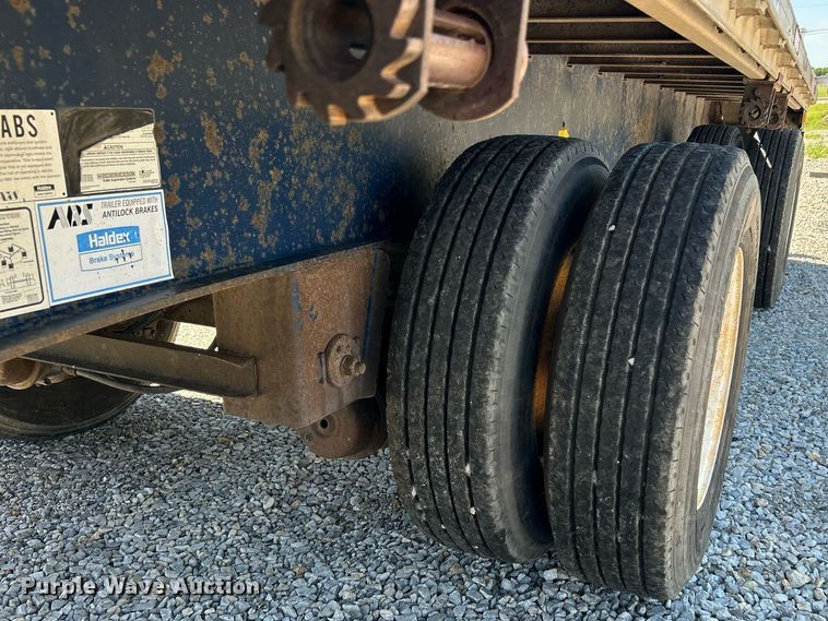 image for item DI7853 2002 Utility Trailers  flatbed trailer