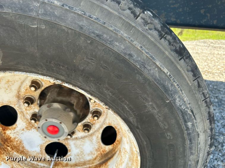 image for item DI7853 2002 Utility Trailers  flatbed trailer