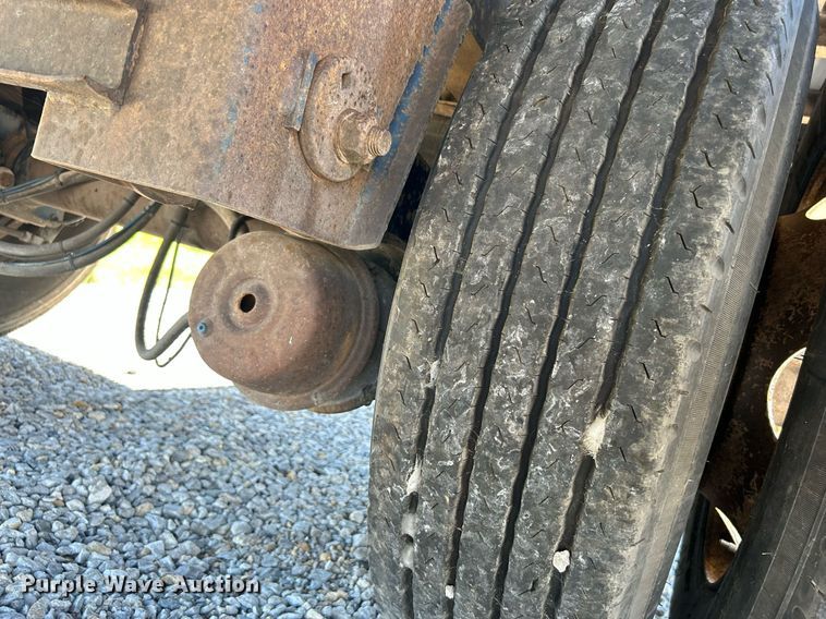 image for item DI7853 2002 Utility Trailers  flatbed trailer