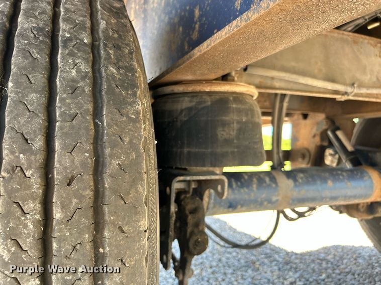 image for item DI7853 2002 Utility Trailers  flatbed trailer