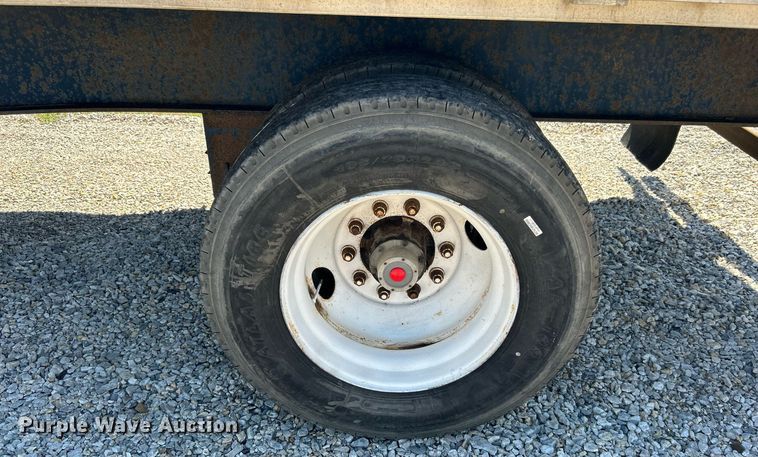 image for item DI7853 2002 Utility Trailers  flatbed trailer