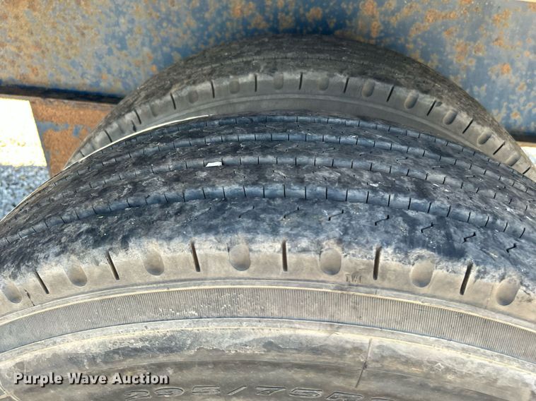 image for item DI7853 2002 Utility Trailers  flatbed trailer