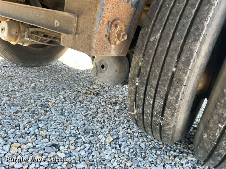 image for item DI7853 2002 Utility Trailers  flatbed trailer