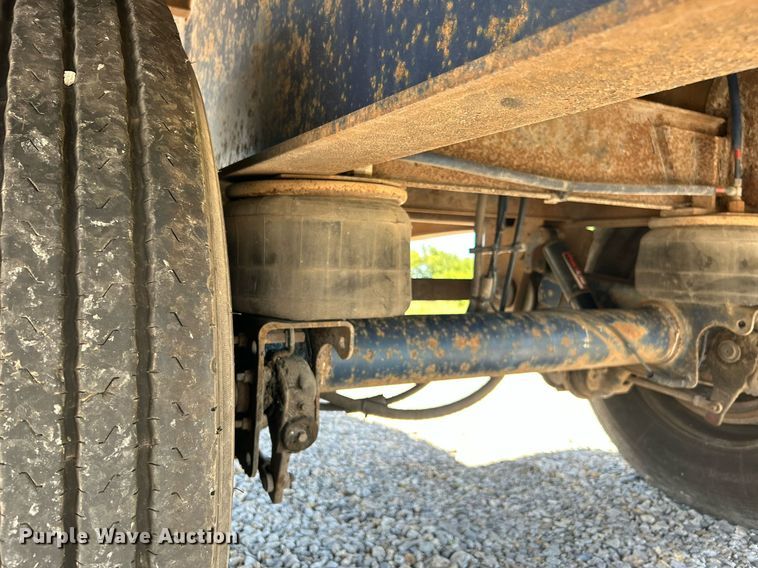 image for item DI7853 2002 Utility Trailers  flatbed trailer