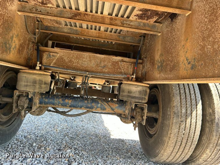 image for item DI7853 2002 Utility Trailers  flatbed trailer