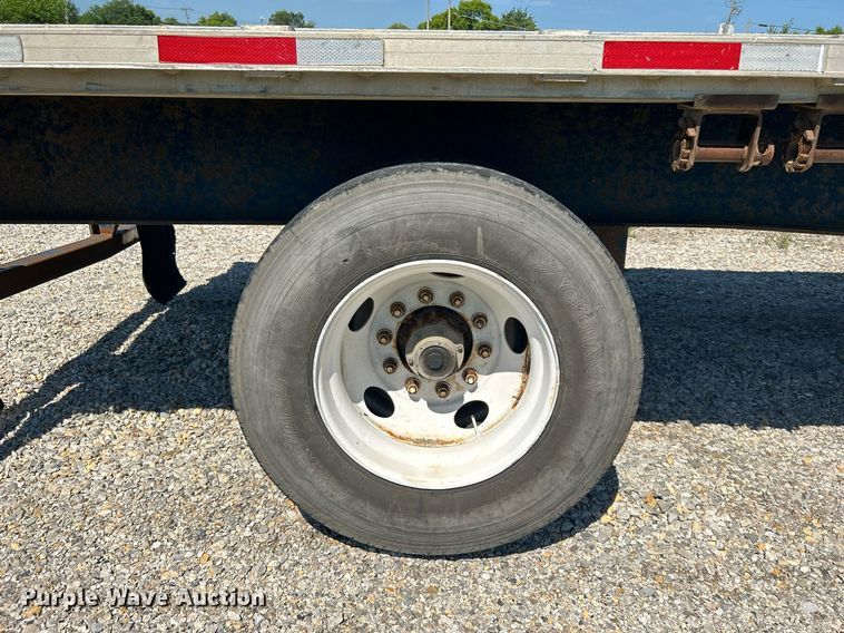 image for item DI7853 2002 Utility Trailers  flatbed trailer