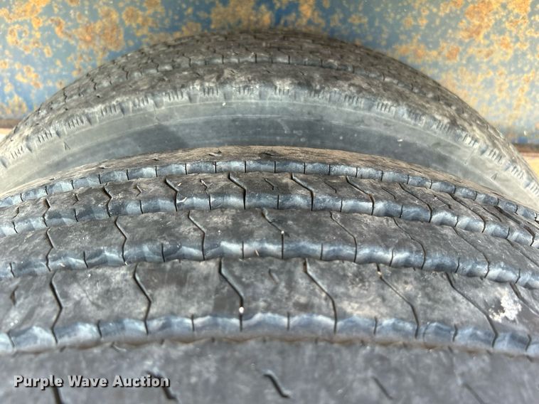 image for item DI7853 2002 Utility Trailers  flatbed trailer