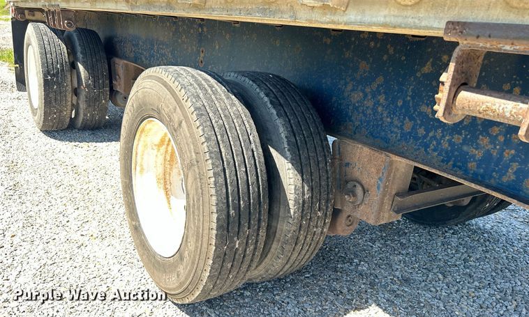 image for item DI7853 2002 Utility Trailers  flatbed trailer