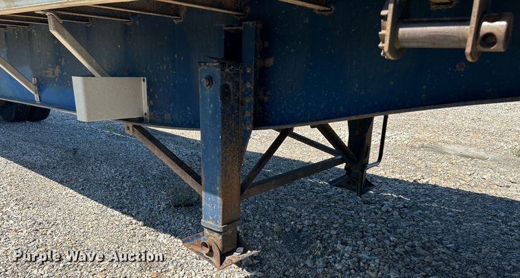 image for item DI7853 2002 Utility Trailers  flatbed trailer