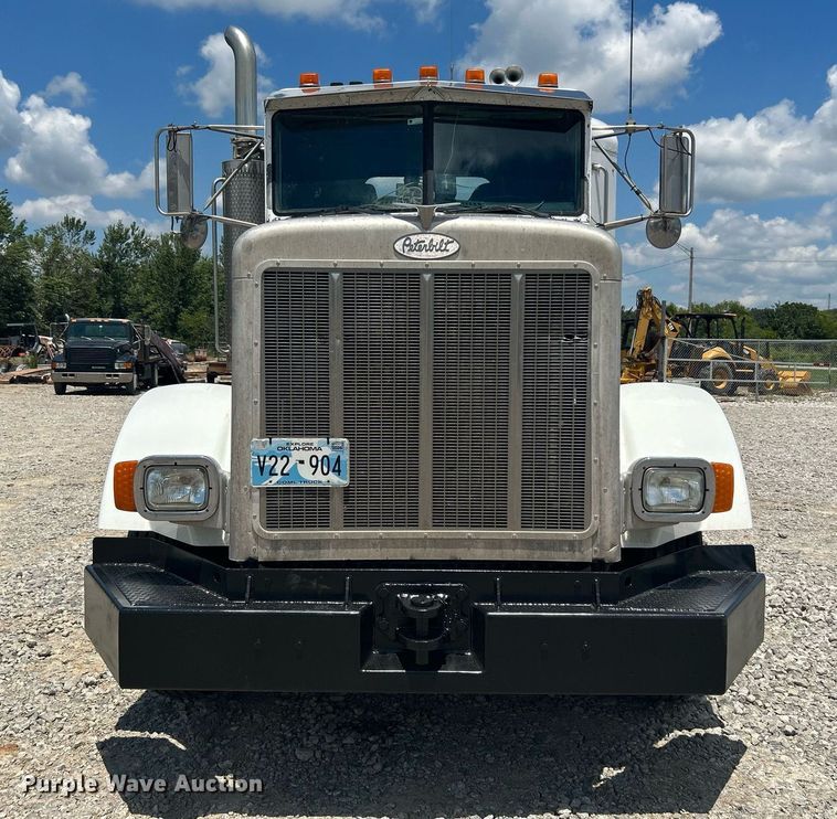 image for item DI7891 2000 Peterbilt 378  semi truck