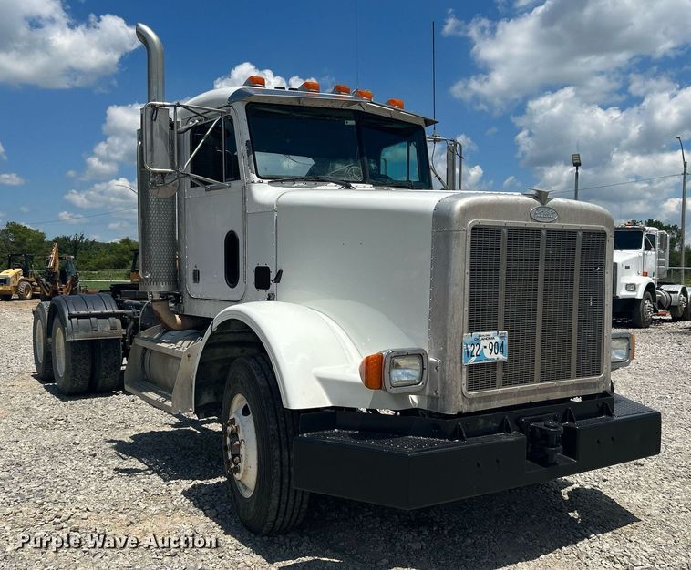 image for item DI7891 2000 Peterbilt 378  semi truck