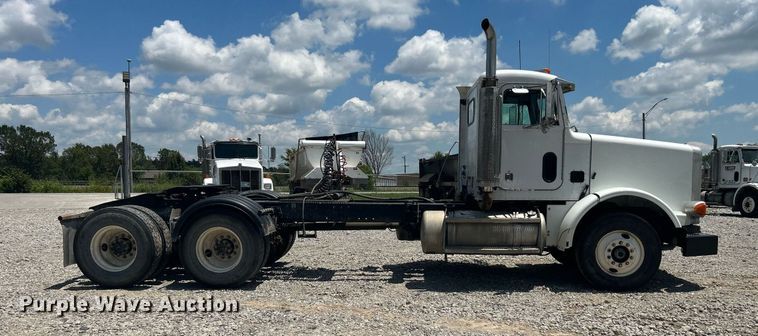 image for item DI7891 2000 Peterbilt 378  semi truck